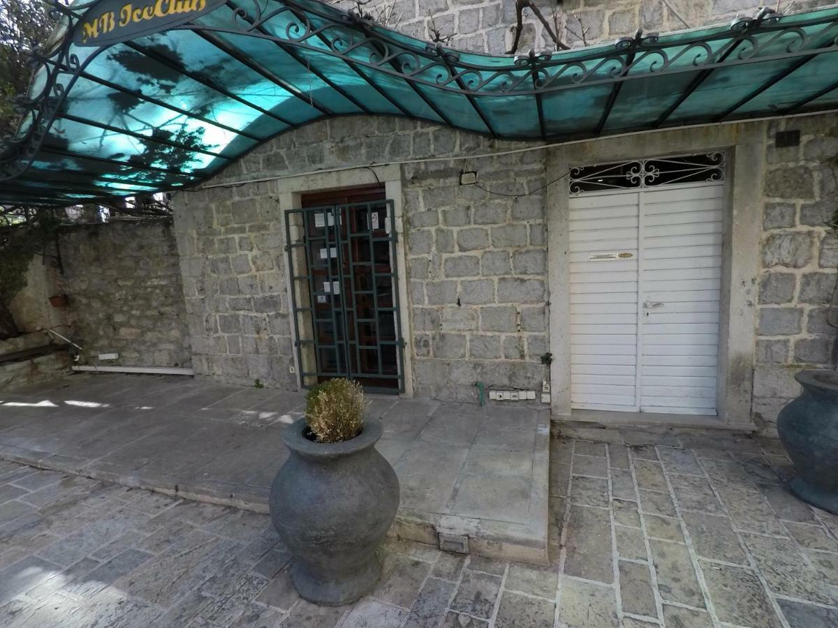 Lux Squere Apartment